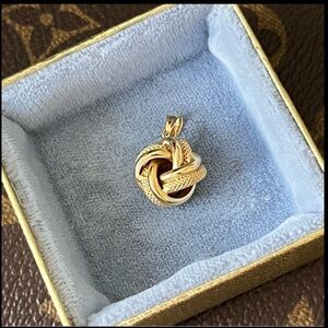 18K GOLD Knot Pendant Boxed